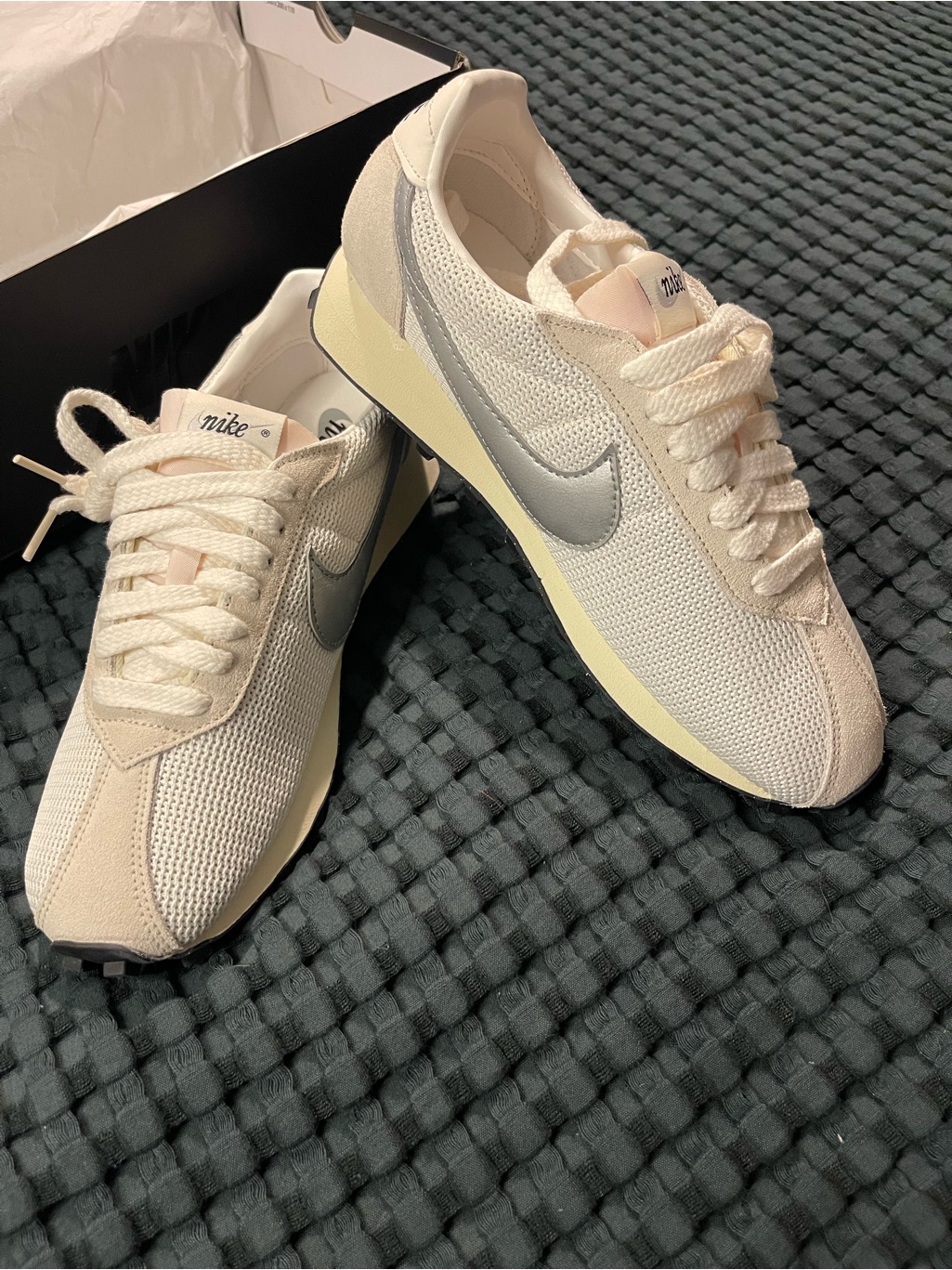 Nike Women's Ld-1000 Cream And Silver Mesh Retro Sneakers